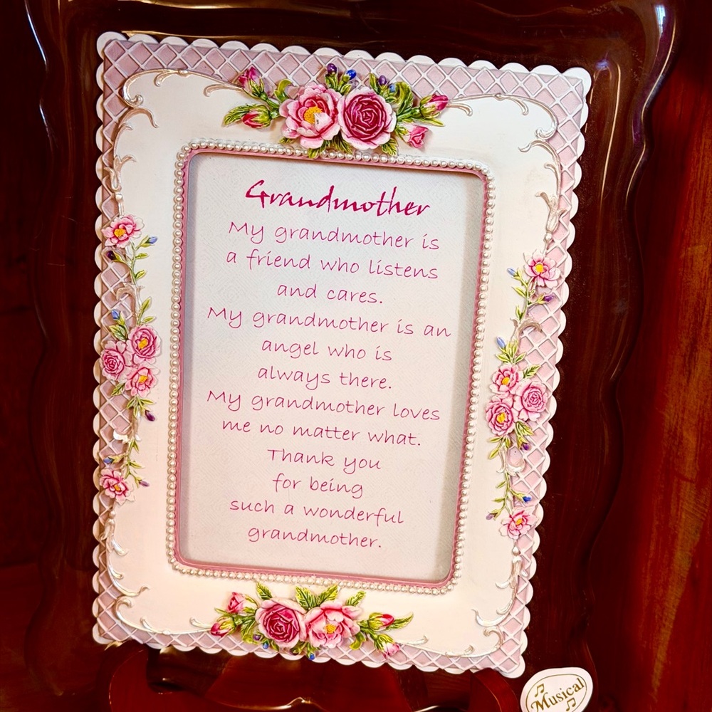Grandmother delicately framed Musical framed theme You are my sunshine New OS